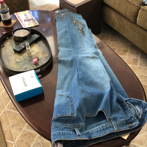 Jeans bought in Las Vegas - Picture 3 of 4